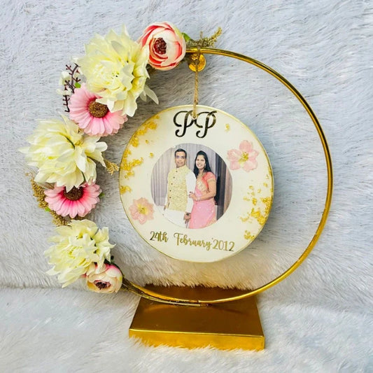 Round Resin Couple Photo Frame